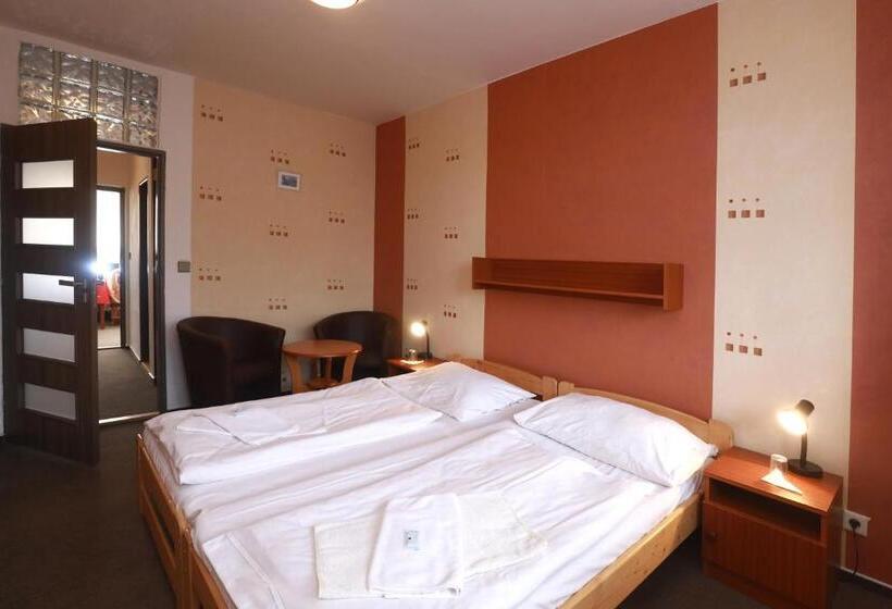 هتل Zimní Stadion Náchod