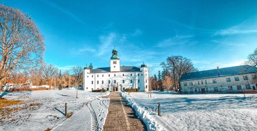 酒店 Zámek Třešť