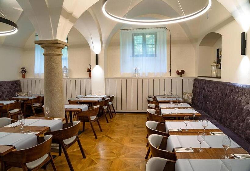 酒店 Zámek Třešť