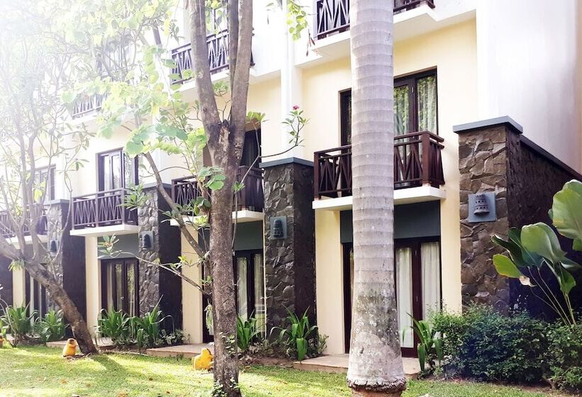 Grand Tropic Suites Hotel Surabaya