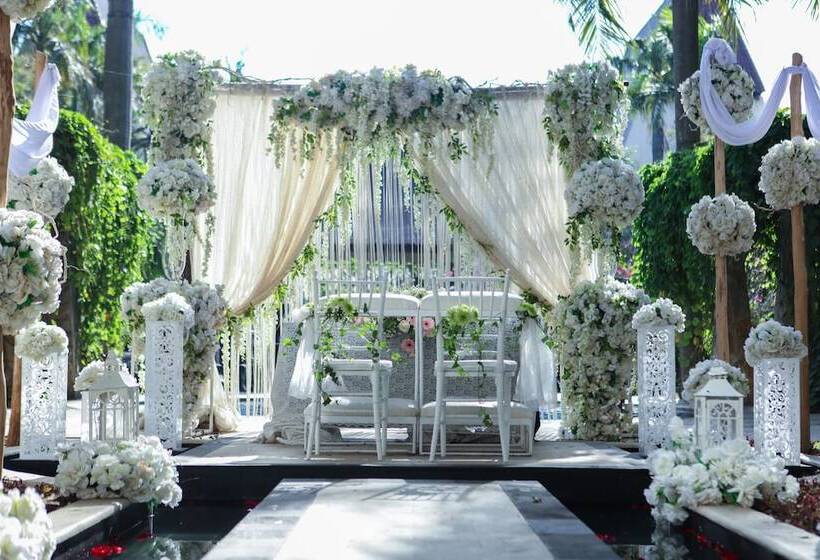 Grand Tropic Suites Hotel Surabaya