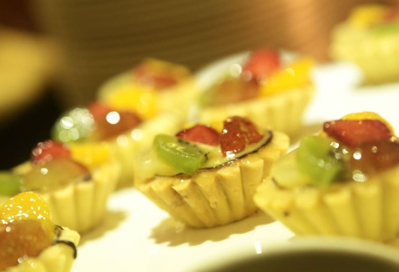 Grand Tropic Suites Hotel Surabaya