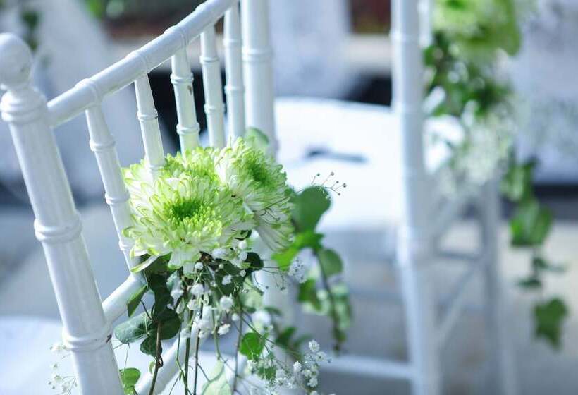 Grand Tropic Suites Hotel Surabaya