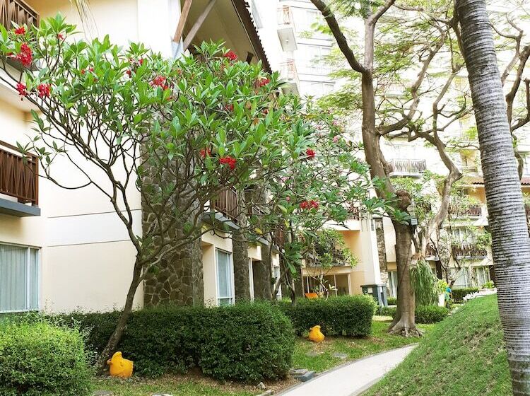 Grand Tropic Suites Hotel Surabaya