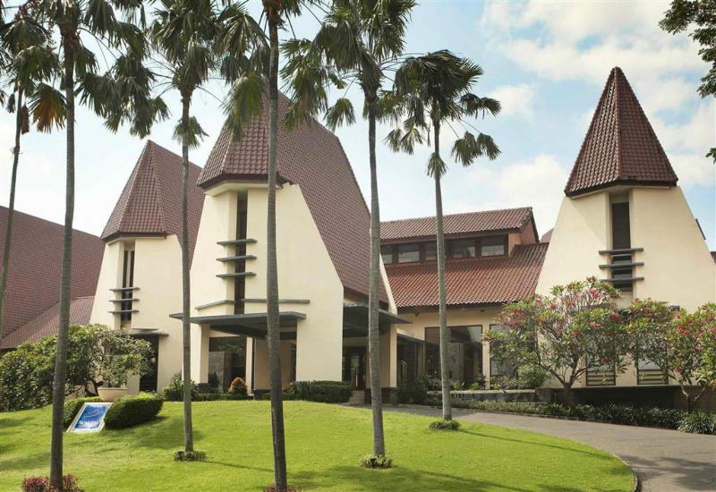 Grand Tropic Suites Hotel Surabaya