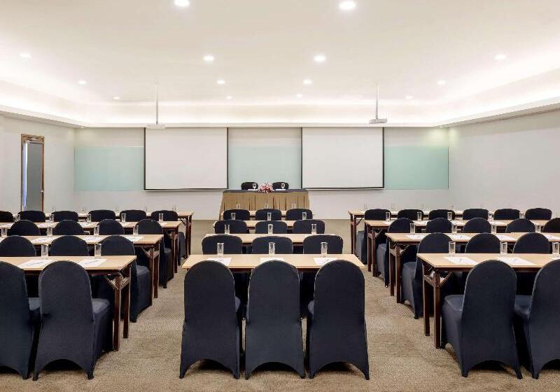 Grand Tropic Suites Hotel Surabaya