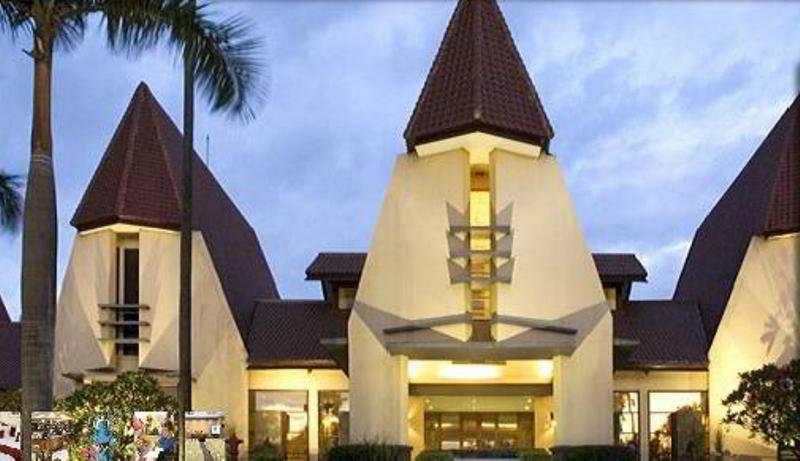 Grand Tropic Suites Hotel Surabaya