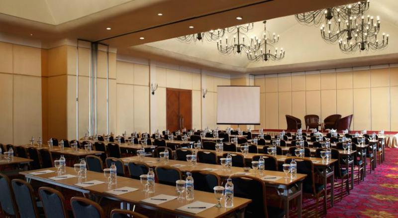 Grand Tropic Suites Hotel Surabaya