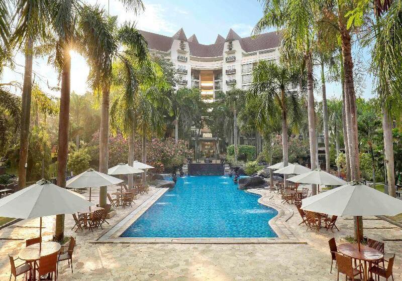 Grand Tropic Suites Hotel Surabaya