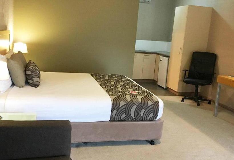 Blazing Stump Motel & Suites