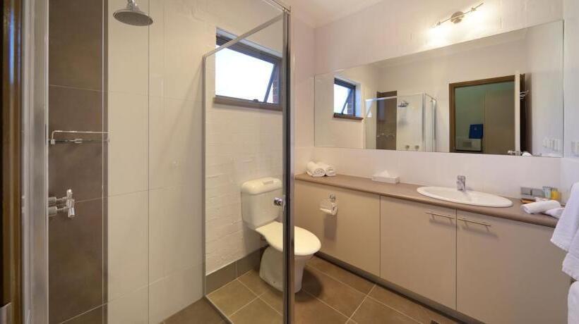 Blazing Stump Motel & Suites