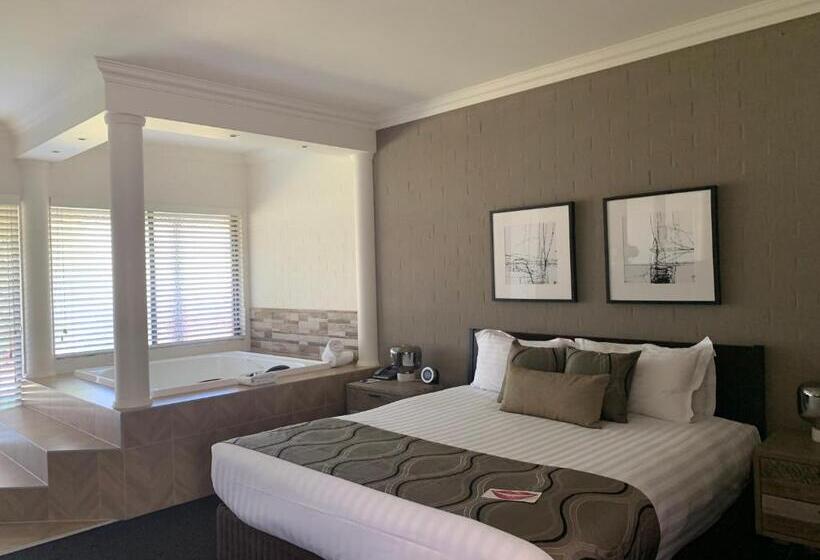 Blazing Stump Motel & Suites