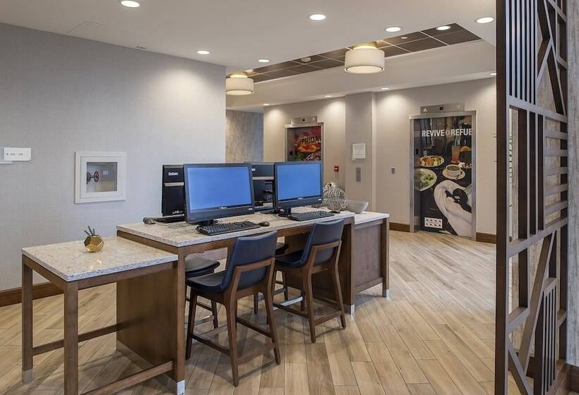 Crowne Plaza Hotel St. Louis Airport, An Ihg