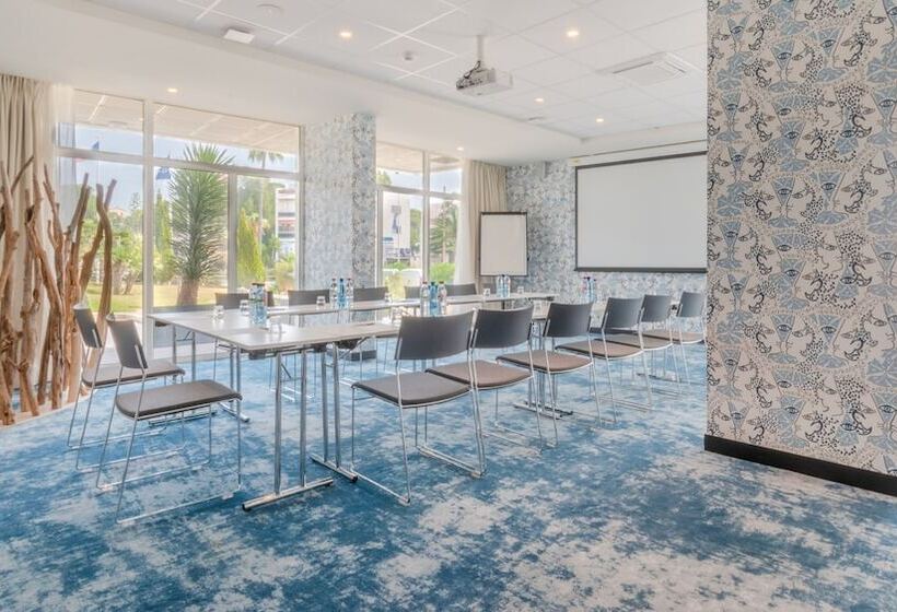 リゾートホテル Holiday Inn Nice   Port St Laurent, An Ihg