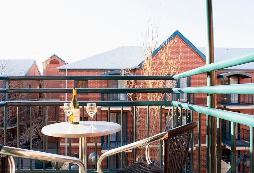 هتل Breakfree Adelaide