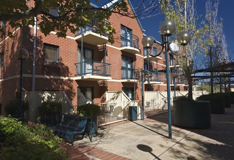 Отель Breakfree Adelaide