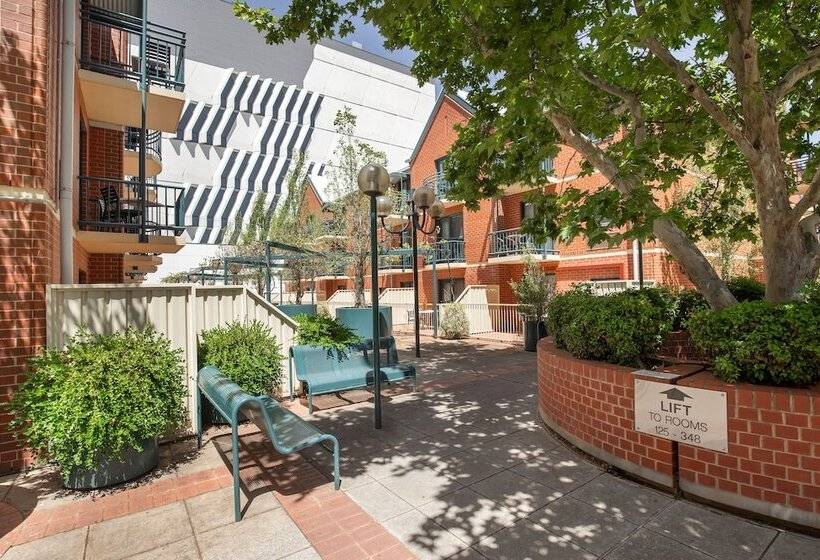 Отель Breakfree Adelaide