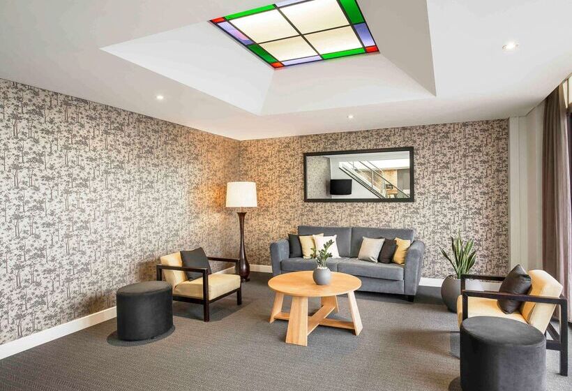 Отель Breakfree Adelaide