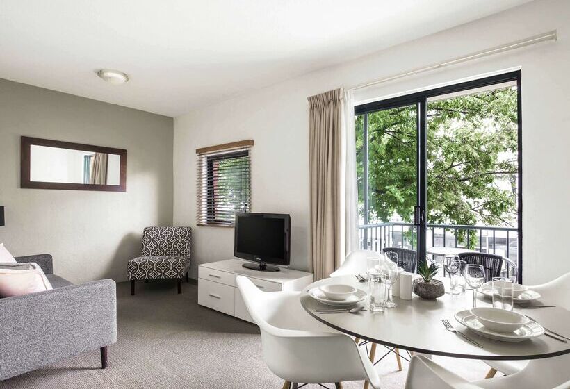 Отель Breakfree Adelaide