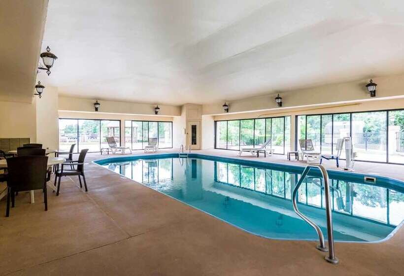 בית מלון כפרי Comfort Suites