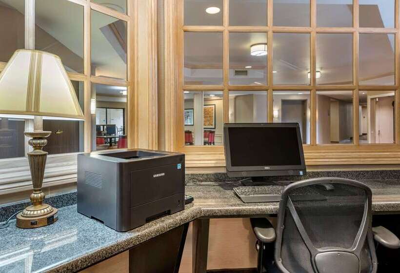 فندق Comfort Suites