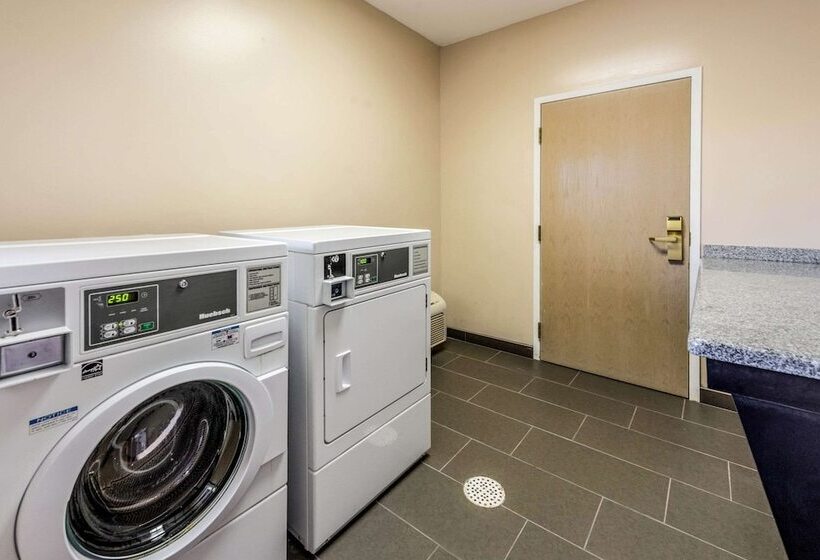 בית מלון כפרי Comfort Suites