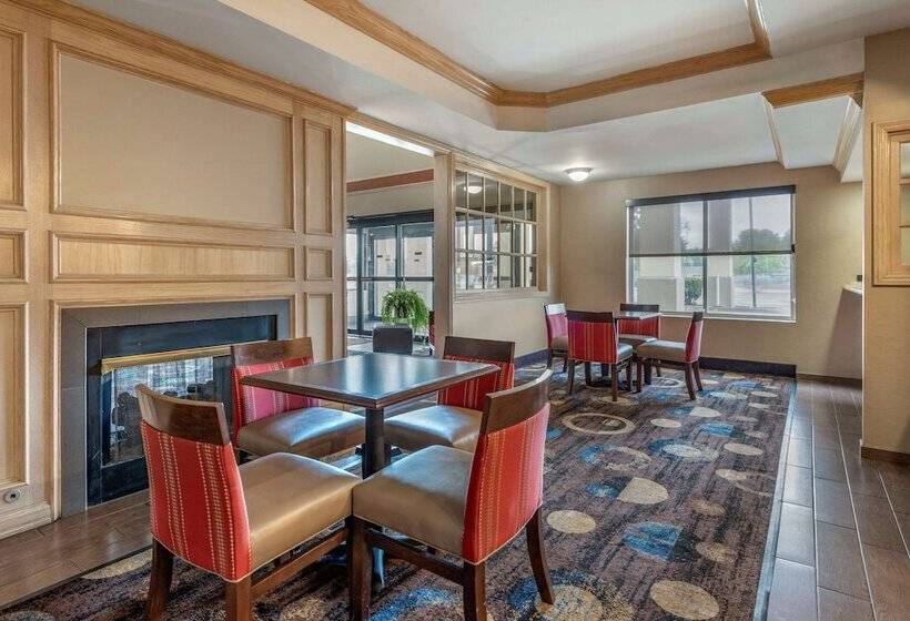 فندق Comfort Suites