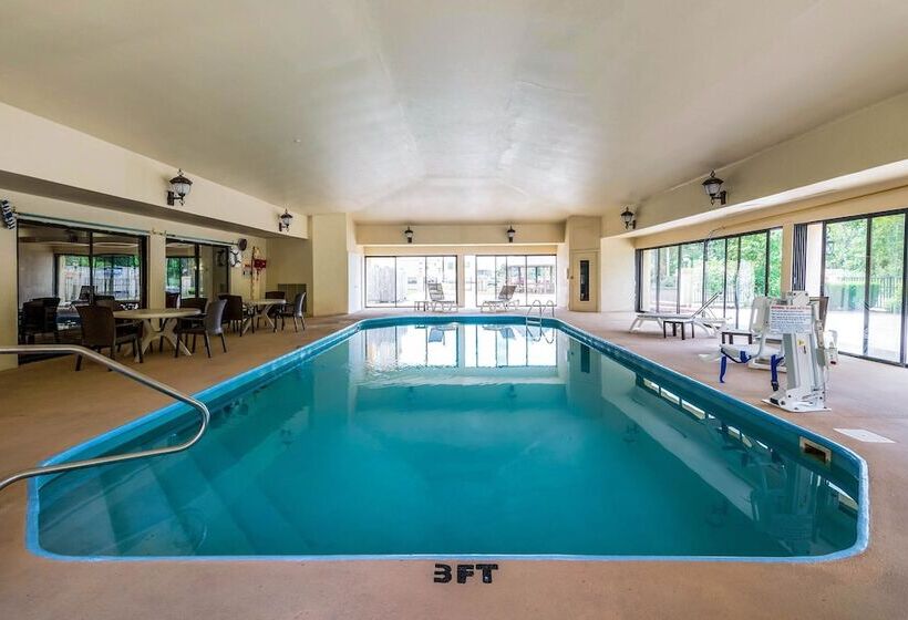 فندق Comfort Suites