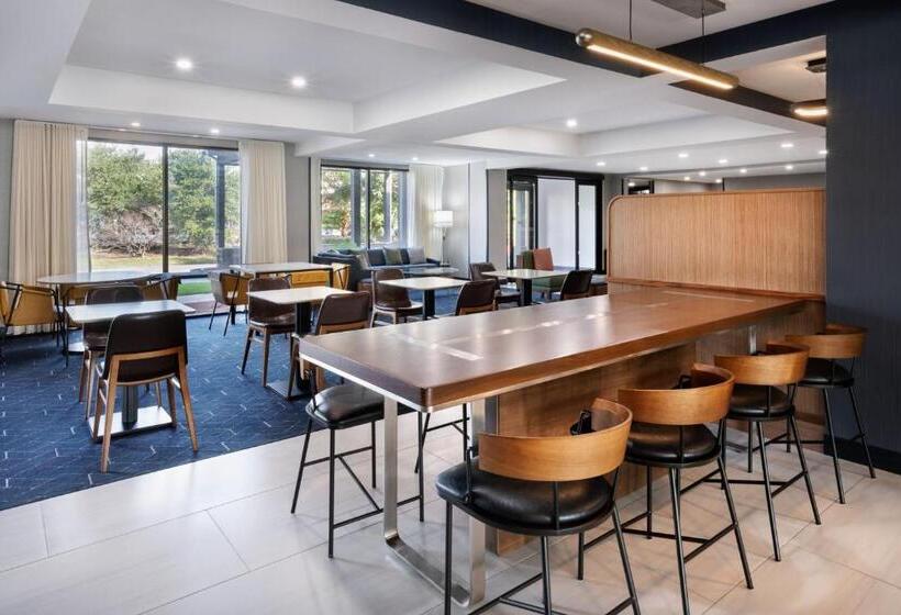 هتل Courtyard Mobile