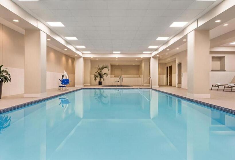 호텔 Crowne Plaza Cleveland At Playhouse Square, An Ihg