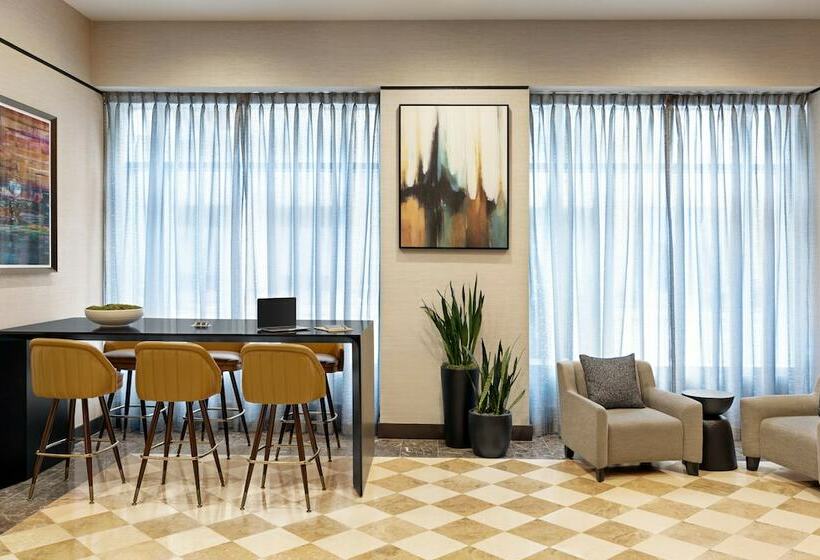 هتل Crowne Plaza Cleveland At Playhouse Square, An Ihg