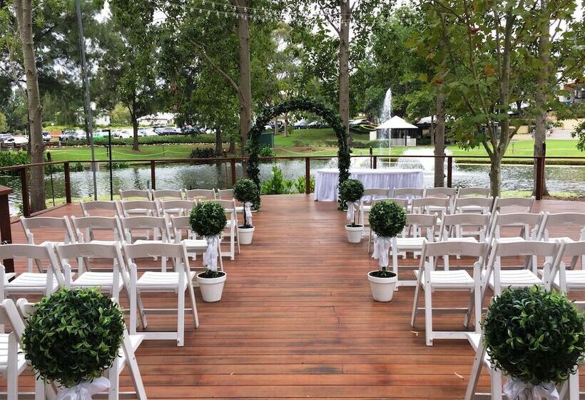 בית מלון כפרי Crowne Plaza Hawkesbury Valley, An Ihg