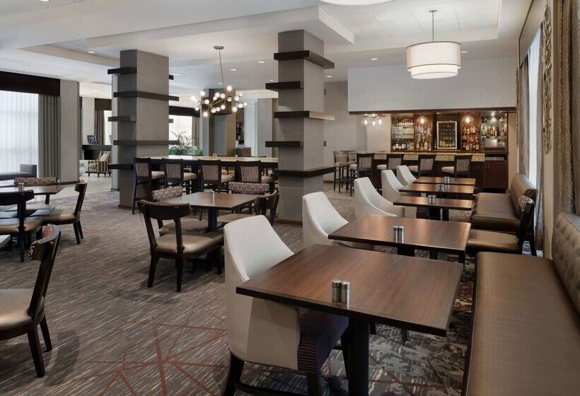 فندق Doubletree By Hilton Milwaukee Brookfield