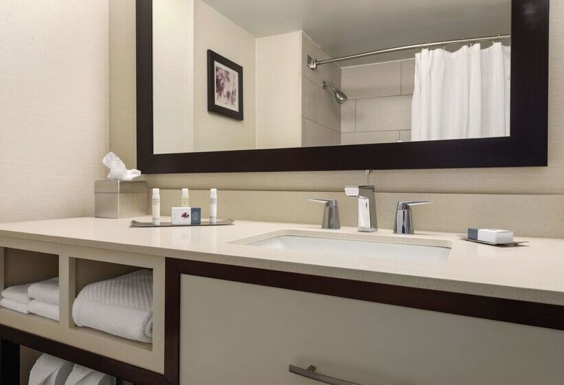 فندق Doubletree By Hilton Milwaukee Brookfield