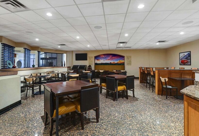 هتل Drury Inn & Suites Phoenix Airport