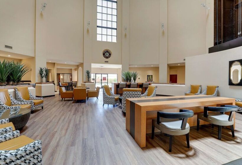 هتل Drury Inn & Suites Phoenix Airport