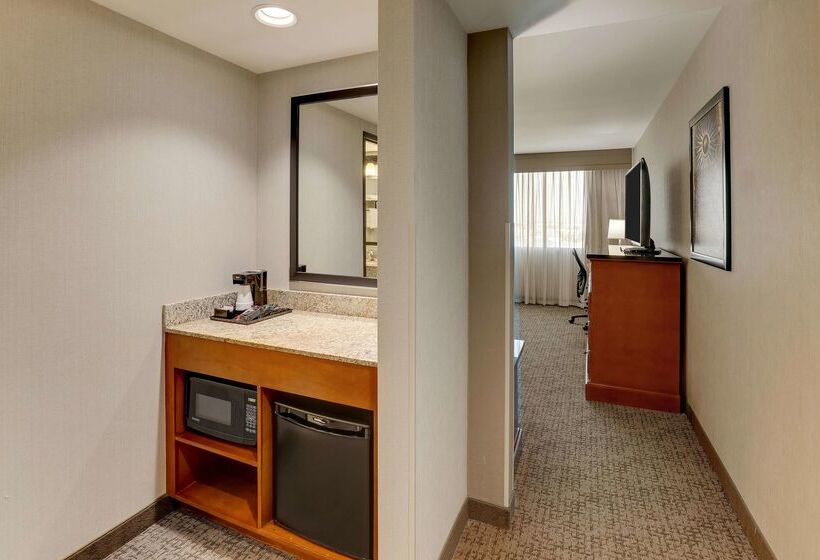 هتل Drury Inn & Suites Phoenix Airport