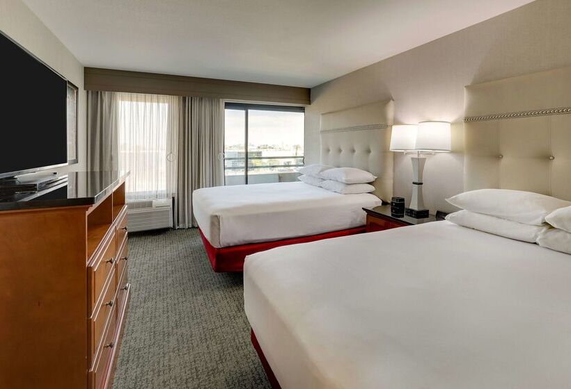 هتل Drury Inn & Suites Phoenix Airport