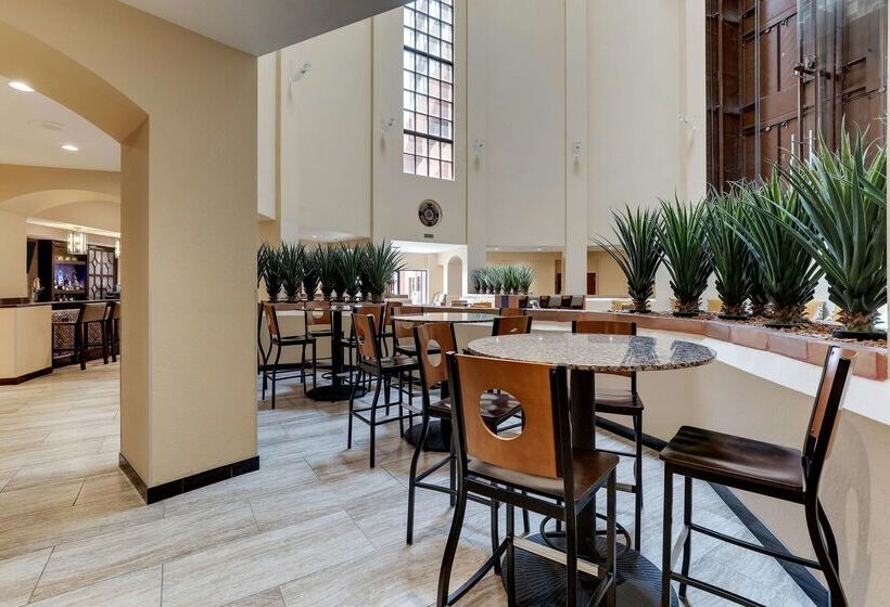 هتل Drury Inn & Suites Phoenix Airport