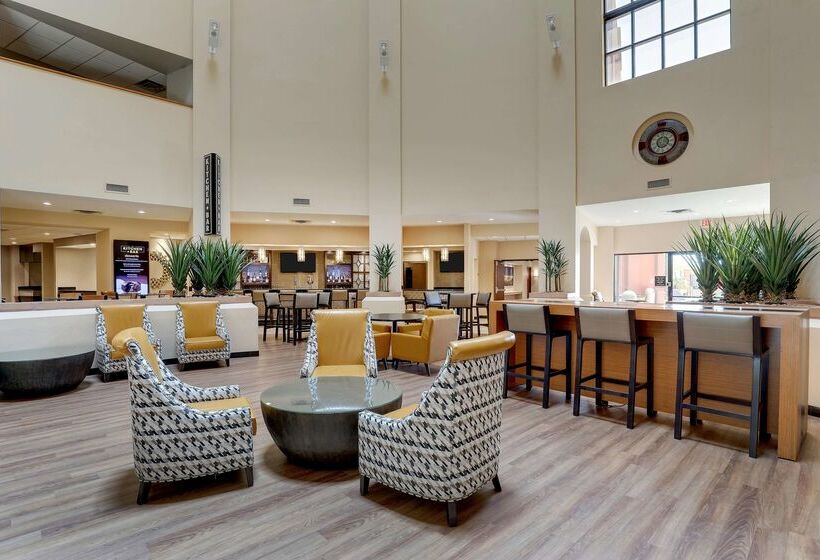 هتل Drury Inn & Suites Phoenix Airport