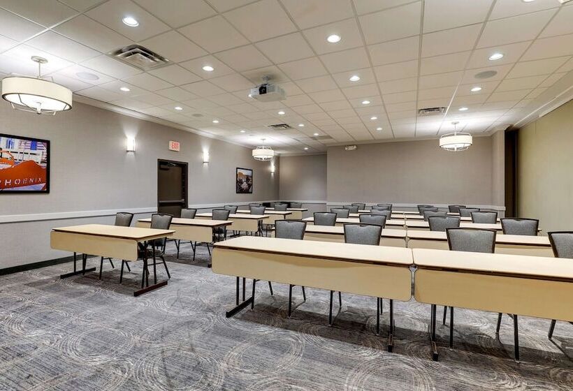 هتل Drury Inn & Suites Phoenix Airport