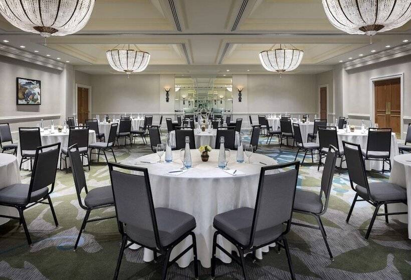 فندق Fairmont Waterfront