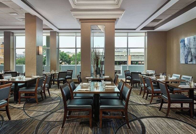فندق Hilton Kansas City Country Club Plaza