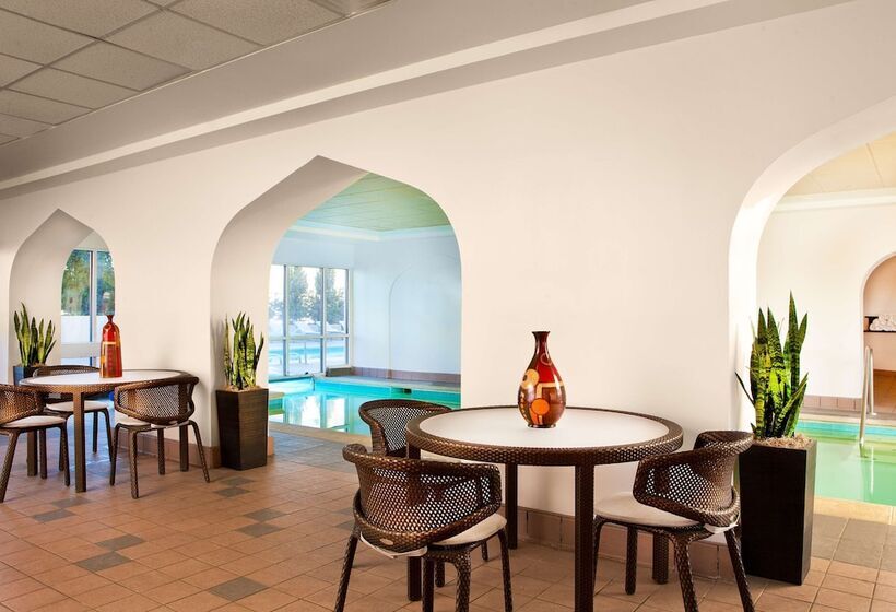 فندق Hilton Kansas City Country Club Plaza