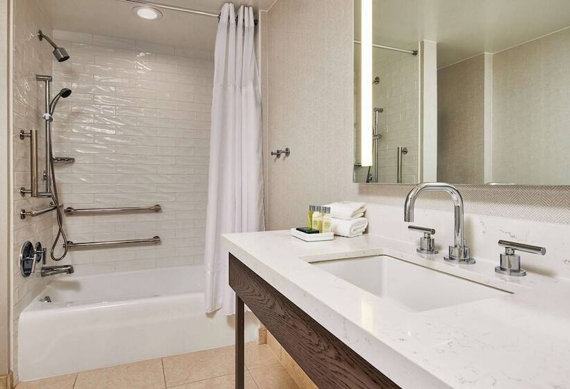 فندق Hilton Kansas City Country Club Plaza