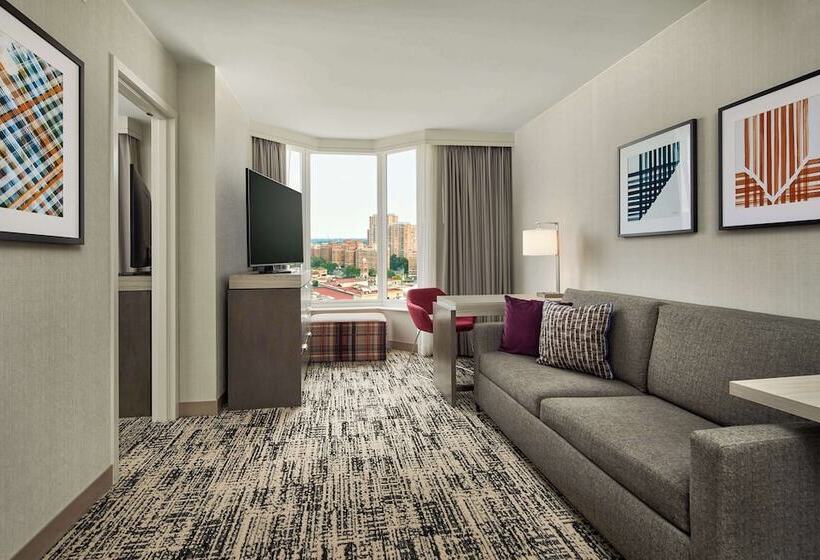 هتل Hilton Kansas City Country Club Plaza