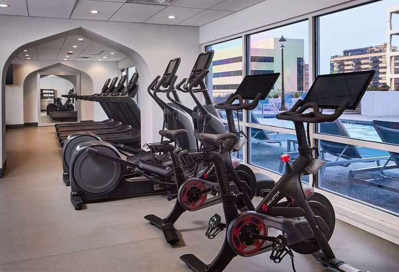 فندق Hilton Kansas City Country Club Plaza