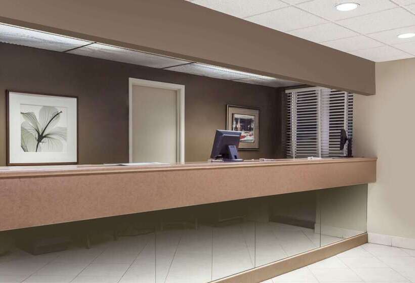 酒店 Howard Johnson By Wyndham Niagara Falls