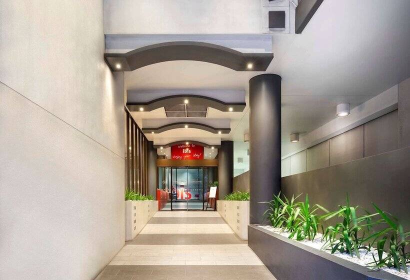 Ibis Melbourne Hotel And Apartments