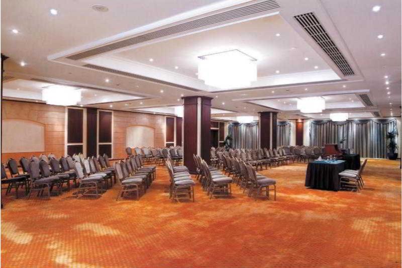 Отель Le Méridien Pyramids  & Spa